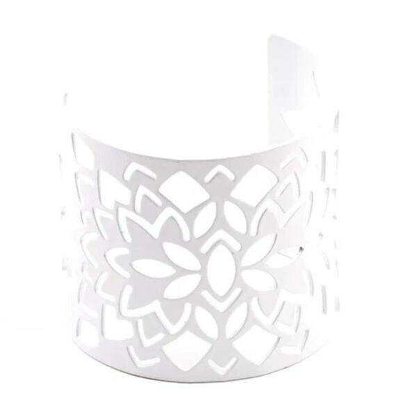 Hacienda Hotspot White Bracelet (240) - Picture 2 of 2